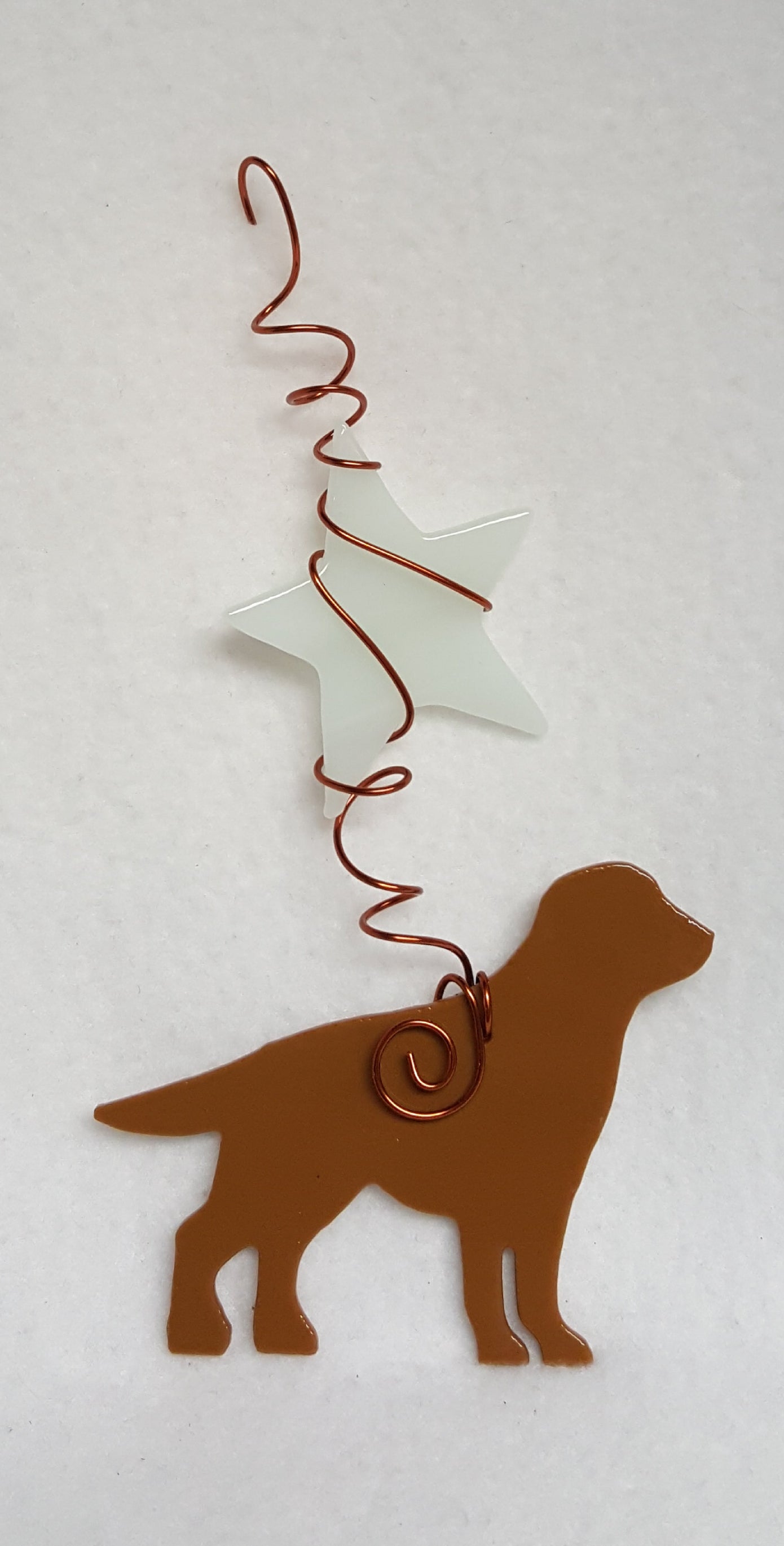 He's not made of chocolate, it's the beautiful coloring of this Labrador retriever, suspended beneath a white star. Suncatcher hangs 8 inches.